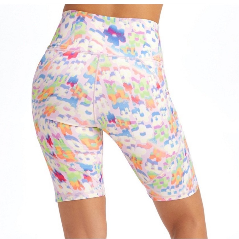 Fabletics Define High Waisted 9” Short